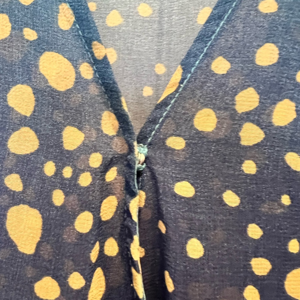 CAbi Women's Sz M Blue Ombre
Spotted Print Semi Sheer Cap Snap closure Faux Wrap - Picture 3 of 15